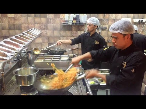 O chef de macarrão de comida chinesa mais rápido do mundo