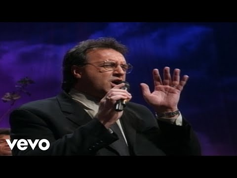 Bill & Gloria Gaither - When They Ring the Golden Bells [Live] ft. Stephen Hill
