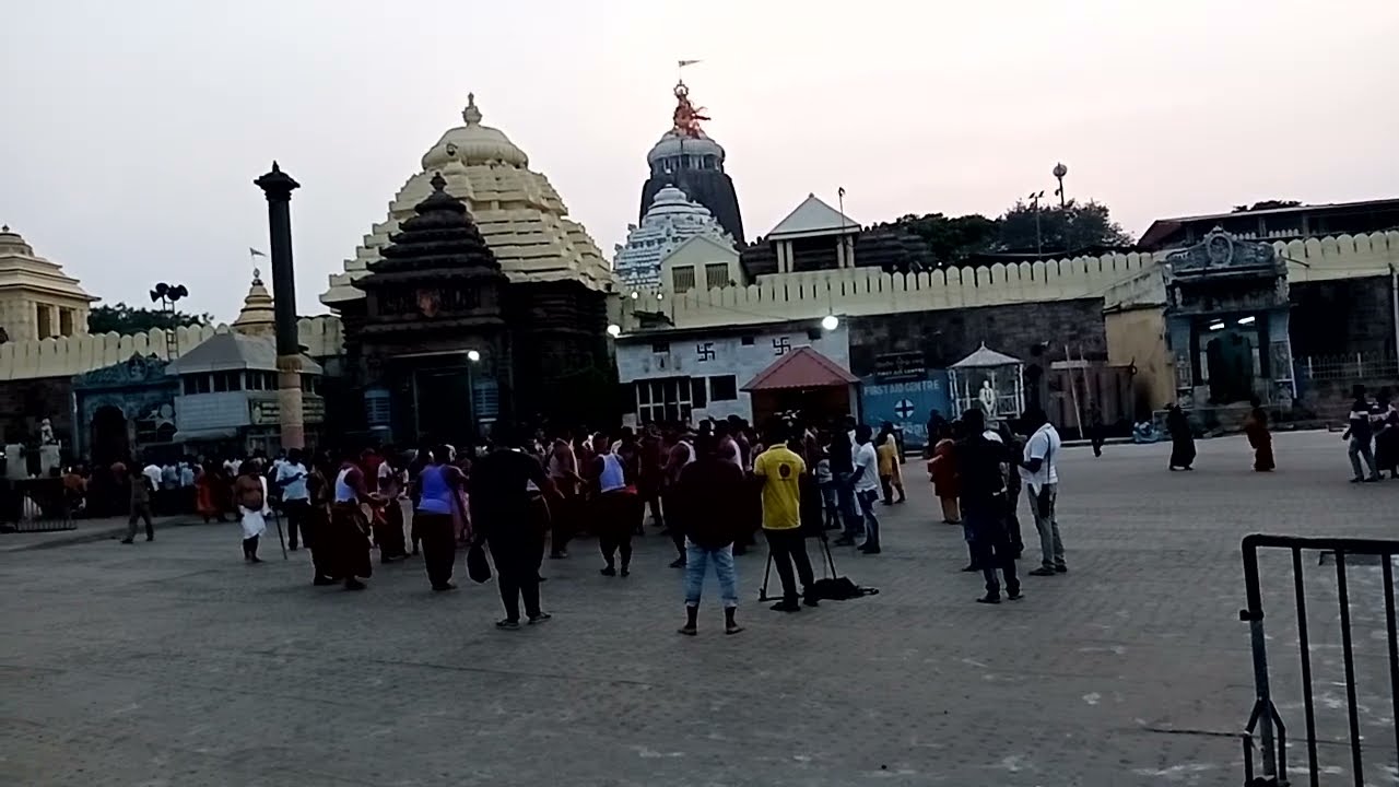 Divine Harmony at Orisha Temple: Short & Sweet Kirtan 🕉️#devotionaljourney  #indiatemples