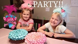 TROLLS SURPRISE BIRTHDAY PARTY! | PRESENT OPENING🎁