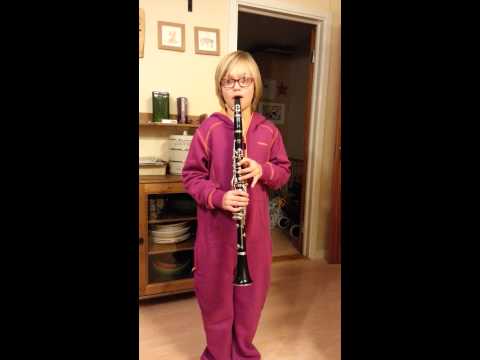 Lova spelar klarinett