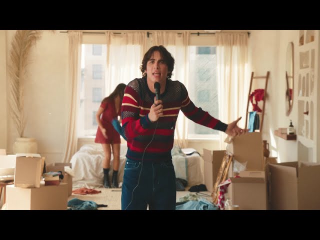 Video zu 'Tripping Over Air' ansehen Video zu 'Tripping Over Air' ansehen