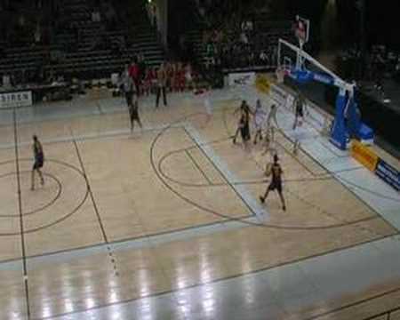 Controversial Basket in Pussihukat-HNMKY Game