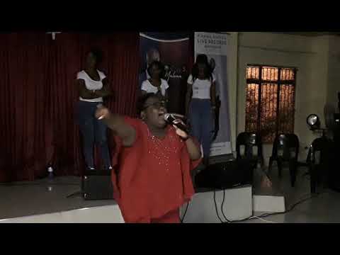 Kgaogelo kekana singing Jeso kego hlologetse bapa lenna.