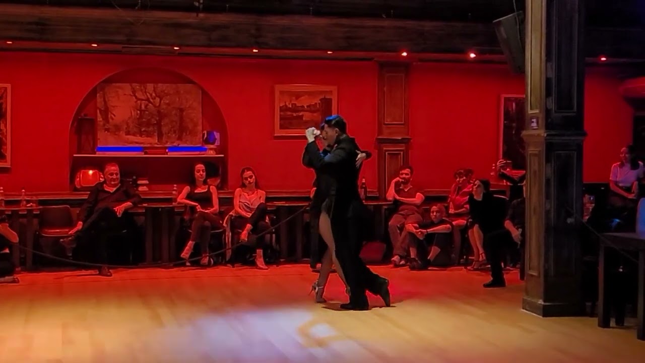 [내올남공 in B.A.] Bruna Estellita y Julian Sanchez @ MuyLunes 20230703 1st performance