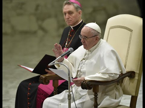 Papa: chi passa la vita ad accusare la Chiesa è amico del diavolo