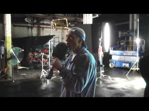 Eminem imita Elton John cantando "Stan"