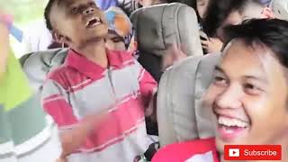 Download lagu VERSI (KOPLO) PENGAMEN DATANG KE RUMAH JANDA PESEK. 1 BUS TERTAWA mp3 Download lagu VERSI (KOPLO) PENGAMEN DATANG KE RUMAH JANDA PESEK. 1 BUS TERTAWA mp3