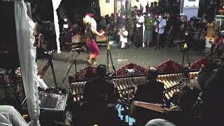 Download lagu Joged bumbung kloncing (lemuh goyang mengegol) mp3 Download lagu Joged bumbung kloncing (lemuh goyang mengegol) mp3