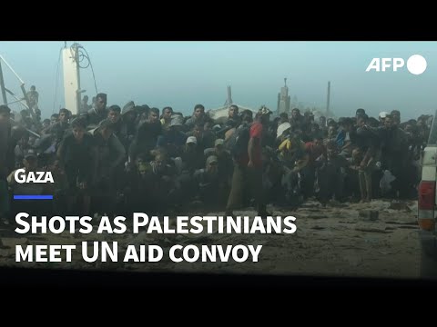 Crowds of Palestinians meet UN aid convoy in southern Gaza Strip | AFP