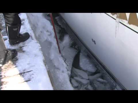 Some Torontonians spending winter on the water