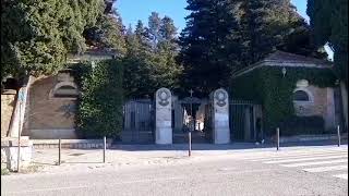 quella-sirena-che-metta-fretta-e-ansia-al-cimitero