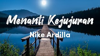 Download lagu Nike Ardilla - Menanti Kejujuran Lirik Video mp3