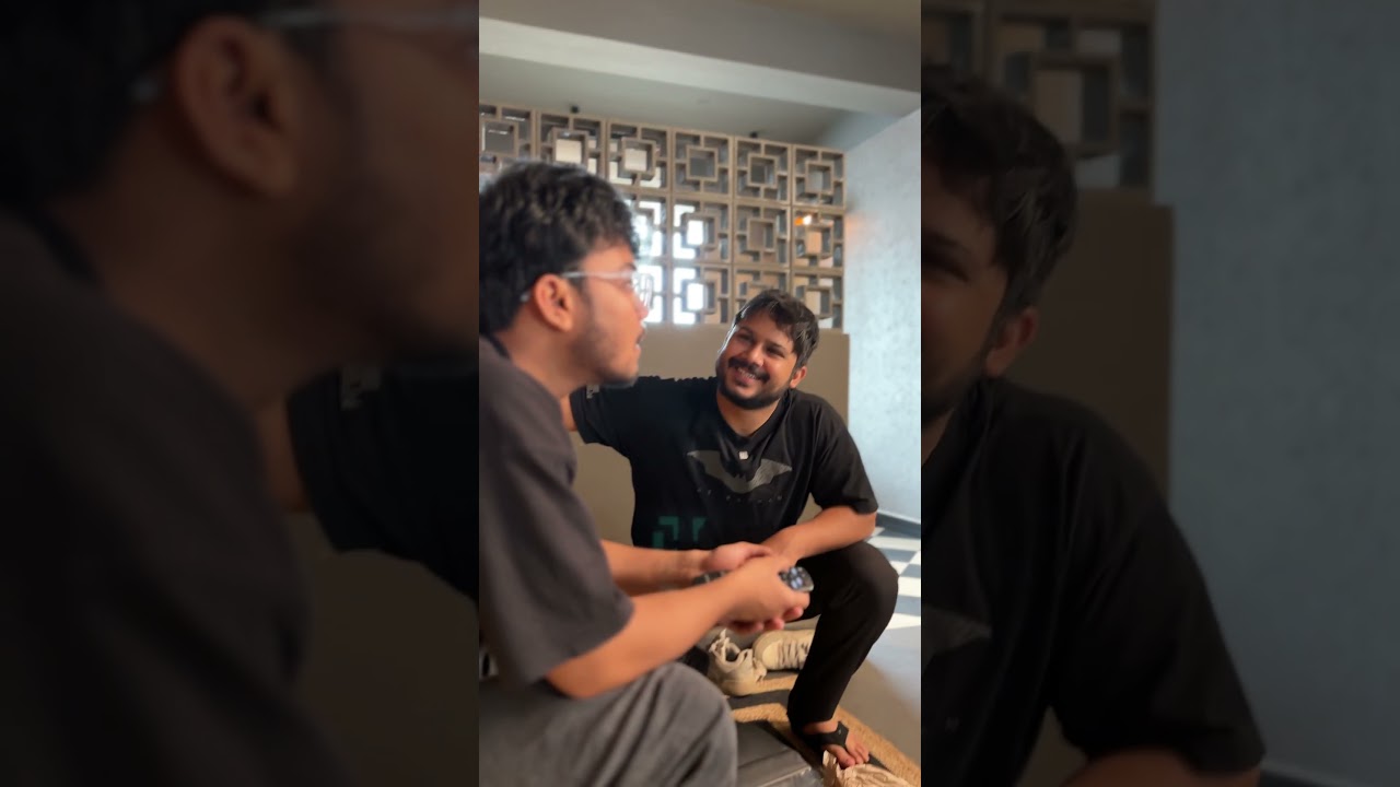 Bigg Boss Addicted Roommate 😂 | Room Clean Karne Gaya Aur Fan Ban Gaya