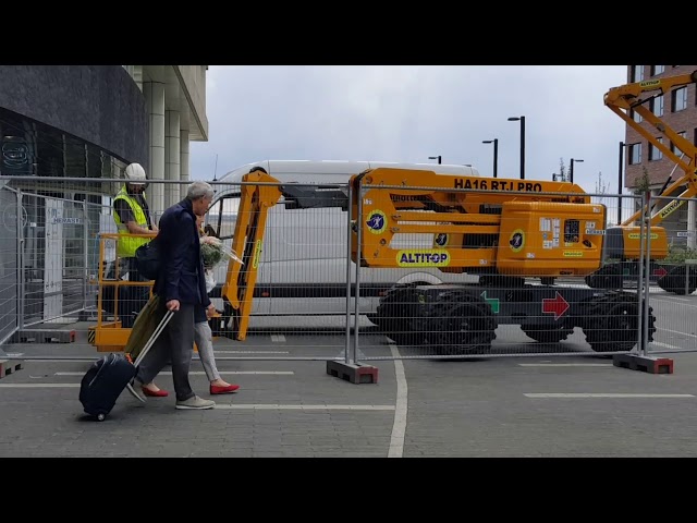 Xe cầu trục tiện ích cho công trình xây dựng nước Bỉ