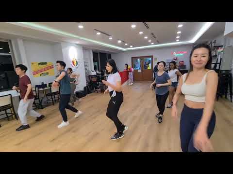 Caliente Dance Studio Singapore Bachata shines class demo Creiste - Anthony Santos