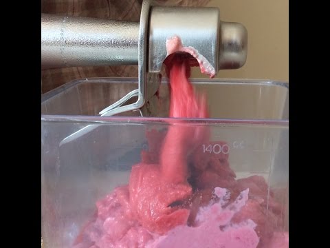 Strawberry and cashews delicious cream