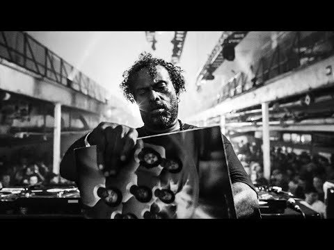 Videoclip de Pick Up (Even Shorter Version) — DJ Koze