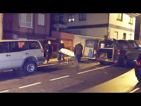 Hallan el cuerpo de un hombre maniatado en su casa de Chapela