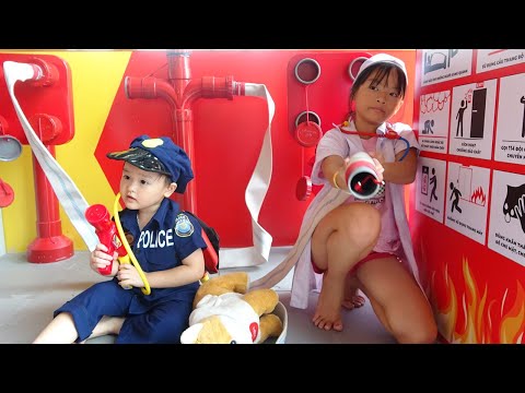 Baby police and Kids do good work and help everyone with family fun & Children's Songs and Videos Video