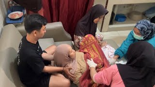 Download lagu Bayinya Sempat membiru & gak nangis saat lahir karena melilit taki pusat mp3 Download lagu Bayinya Sempat membiru & gak nangis saat lahir karena melilit taki pusat mp3