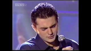 Darius Campbell singing &quot;Make it Easy on Yourself&#39;&quot;