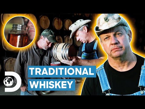 Tim & Tickle Make Traditional Sour Mash Whiskey From The 1800s | Moonshiners