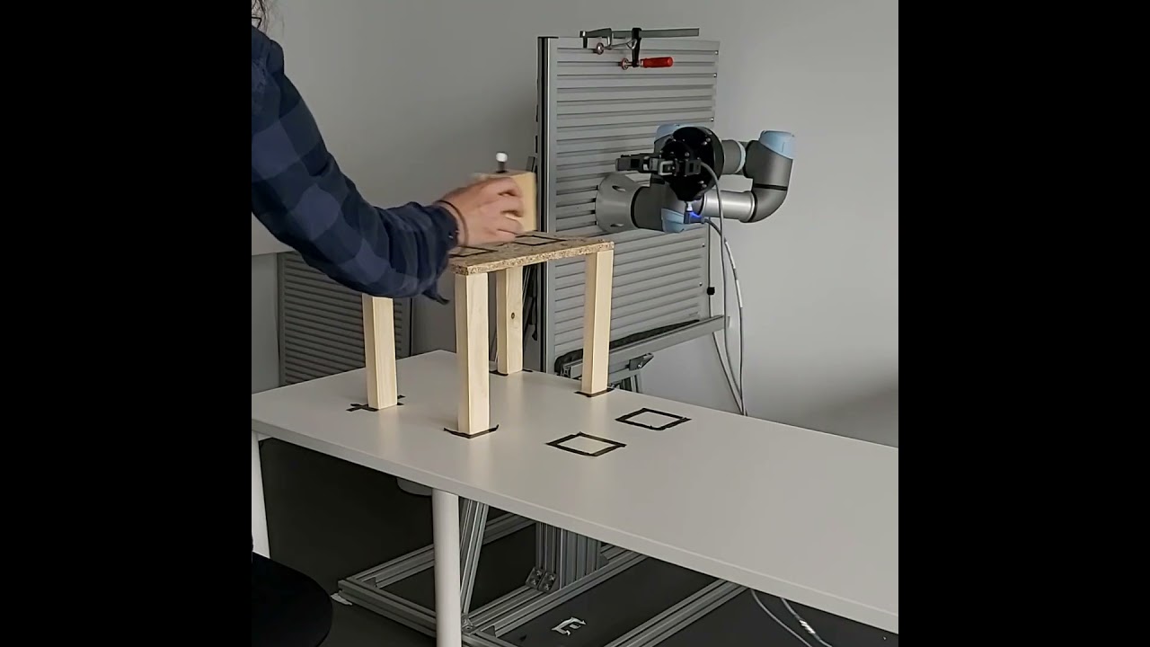 Manipulator executing real-time task-space hand following