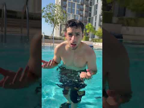 Ne buvez jamais l’eau de la piscine 😂 #humour #humoristefrancais #24heures #drole