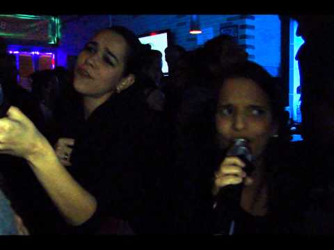 Karaoke em Manhattan, NYC - Luíza Tiné e Samantha Lopes - To Love You More