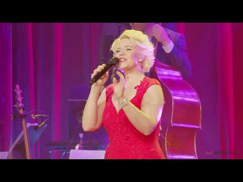 The Christmas Waltz Nicole Mühle "Max and friends are coming to town"