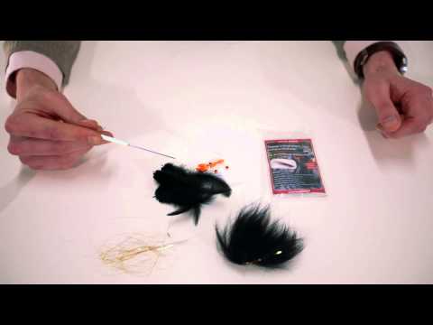 Oranssimusta putkiperho- pussin sisältö