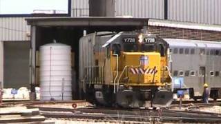 preview picture of video 'Mule Locomotive at Metra Rail Car Facilty on Chicago's West Side.'