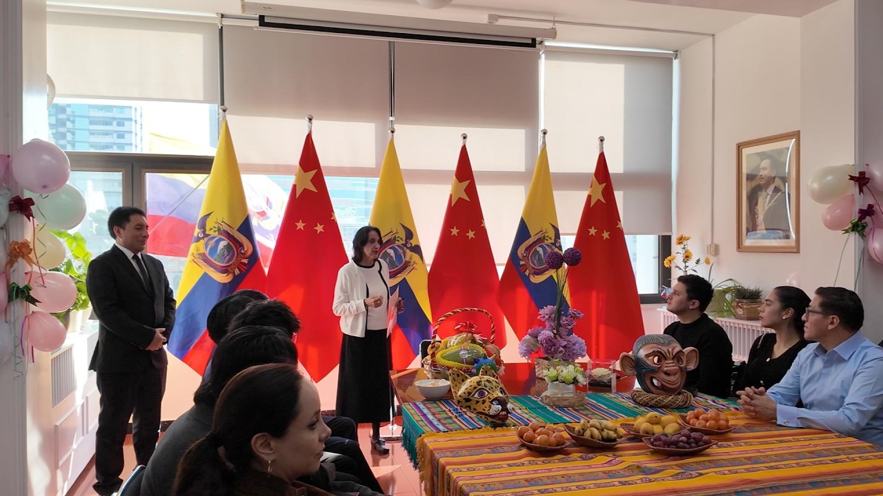 Reunión y alegría: Cuando el Carnaval ecuatoriano se encuentra con el Año Nuevo chino