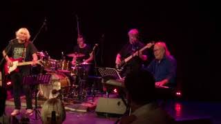 Restless (Carl Perkins) - Albert Lee (2017)