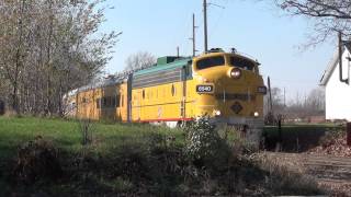 preview picture of video 'F-unit train arrives at Boone & Scenic Valley station'