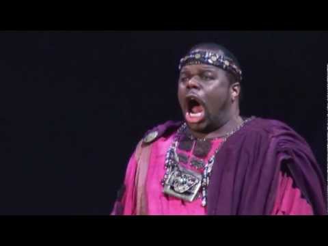 Latonia Moore and Lester Lynch in Verdi's Aida