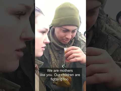A Russian soldier surrendered. Ukrainians gave him tea, food, and let him call his mother on video 🙏