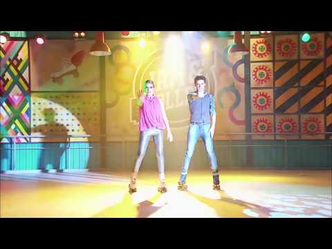 Ámbar e Matteo cantam Mírame a mí na competição