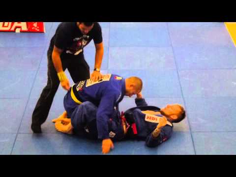 English BJJ Open 2013 - Black Adult - Under 82.3KG - Jack Magee vs Luiz Finocchio