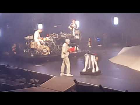 Cro in Hamburg 9.11.2018 -   todas.  + Medley   +   meine Gang