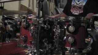 Juan Carlos Mendoza On A Custom Dee Max Drum Set (Guitar Center Drumoff Finalist 09)