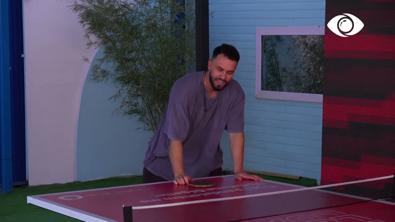 Shpati dhe Luizi luajnë ping-pong