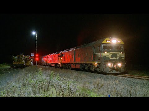 Crew Change For 7902V Pacific National Mildura Container Train (2/9/2022) - PoathTV Railways