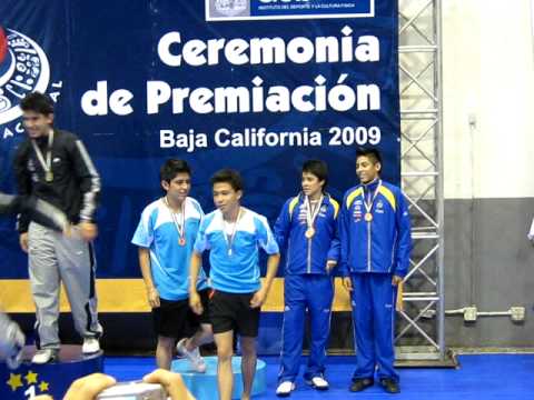 diego y job bailando en la premiacion