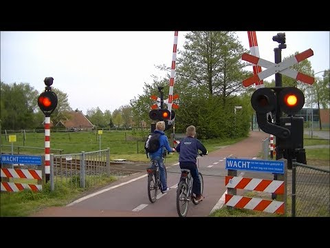 Spoorwegovergang Aalten // Dutch railroad crossing