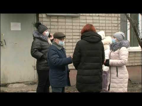 Из-за протечки труб в курском общежитии 5 лет приходилось мириться с лужами в комнатах