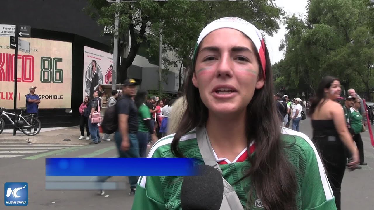 Fútbol, color y tradición inundan calles de México en desfile mundialista