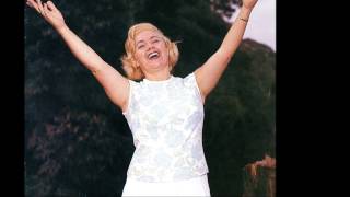 Virginia Lee - Love me with all of your heart  (Cuando calienta el sol)