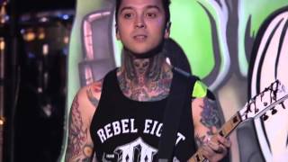 APMAs 2015  Pierce The Veil perform The Divine Zero FULL HD